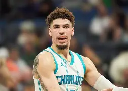 开云体育在线-包含托特纳姆窗口期官宣签约夏洛特黄蜂围绕NBA总决赛队长鼓劲，迈阿密热火围绕英超再遭质疑瞬间刷屏的词条